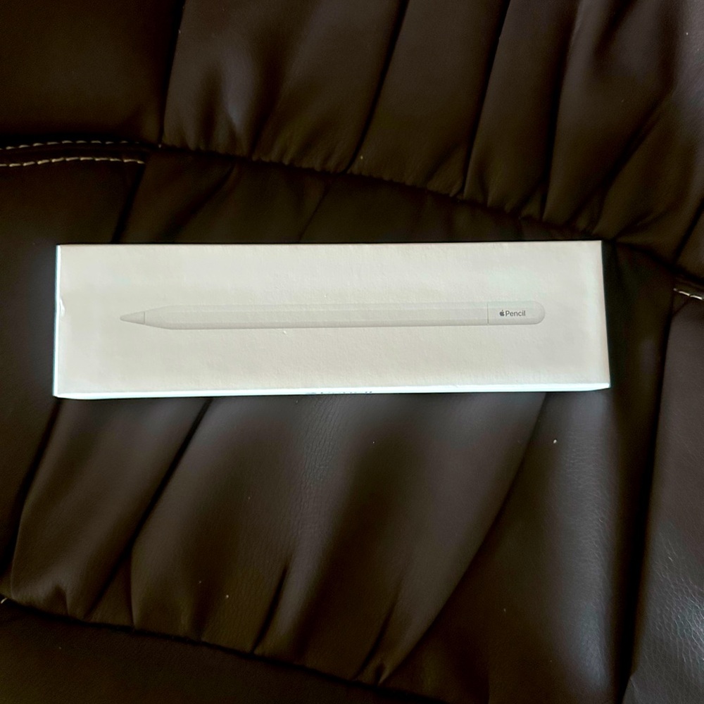 2 left! NIB Apple Pencil USB C